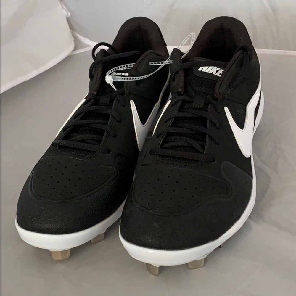Nike Black And White Baseball shoes Metal Cleats - Picture 2 of 9